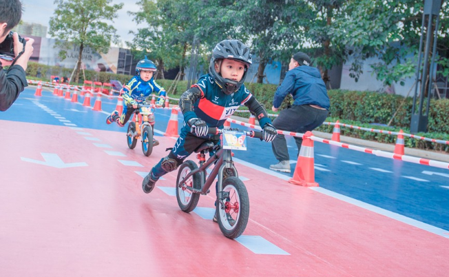 如何选购儿童平衡车以及儿童在玩平衡车的时候应该注意些什么